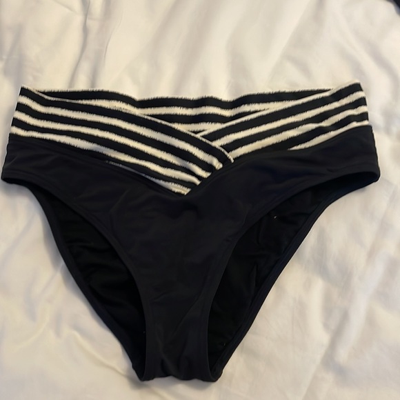 Two piece sunsets bikini. - Picture 2 of 10